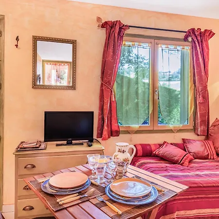 Les Iris Apartment *