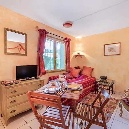 Les Iris Apartment *