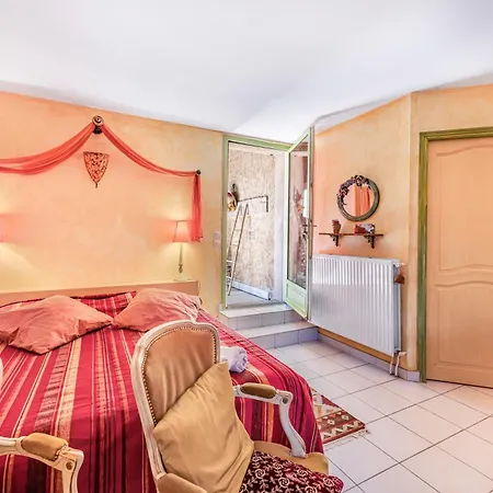 Les Iris Apartment