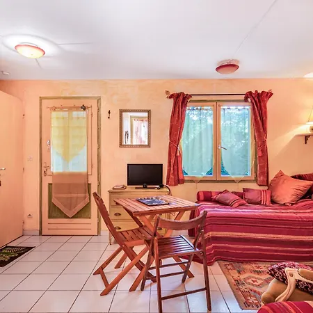 Les Iris Apartment